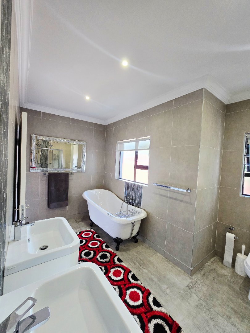 6 Bedroom Property for Sale in Wilkoppies North West